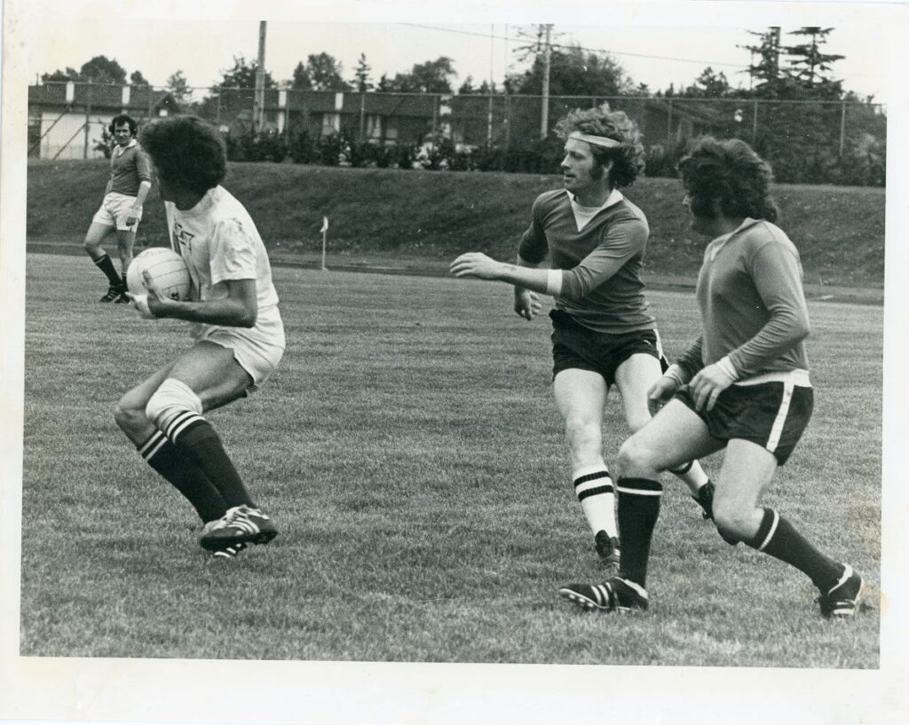 Pearse with the ball, chap in headband is Frank Dooley, other cahp is Tommy Halferty the other player in the background is the professor PJ O’Donald